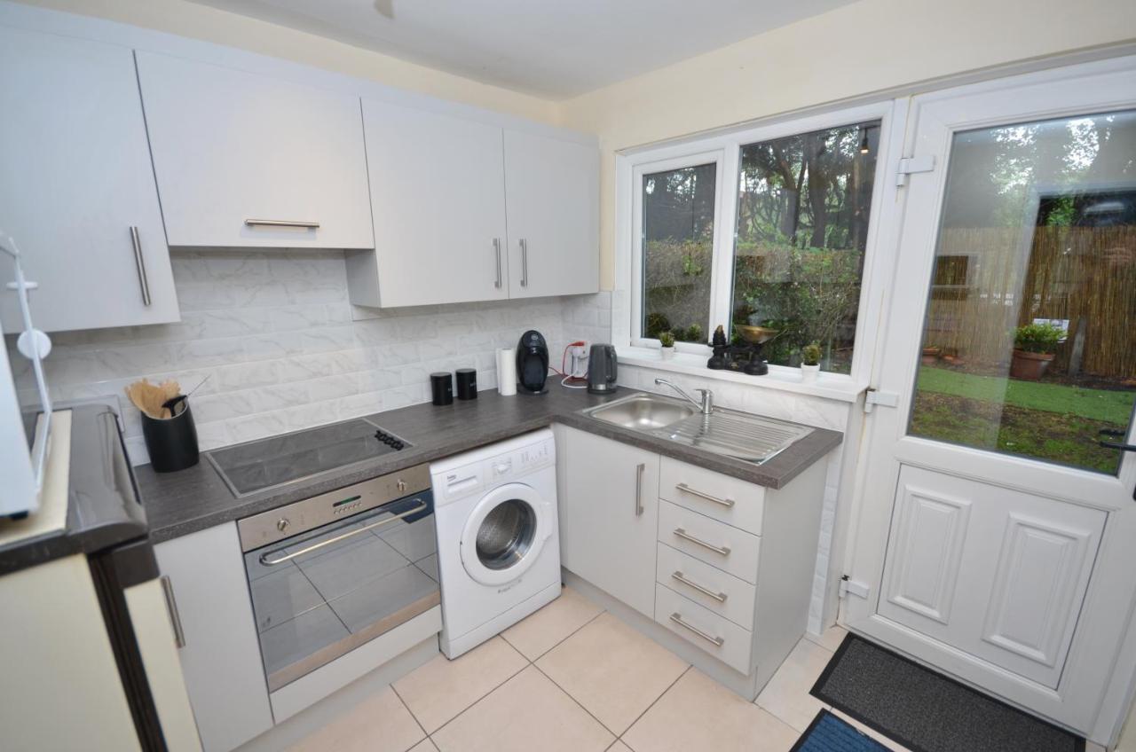 Bright Stylish 2 Bedroom Garden South Close To Everything Belfast